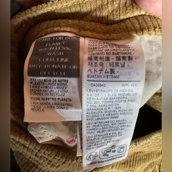 Women Levi’s 33x30 721 high-rise skinny corduroy jeans, dark mustard color, NWT - Picture 10 of 10